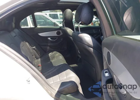 2018 Mercedes-Benz C 300 из США, поврежденный, VIN 55SWF4JB0JU235337